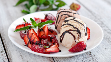 Картинка еда мороженое +десерты клубника шоколадное ванильное сироп мята