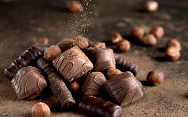 Обои картинки фото еда, конфеты,  шоколад,  мармелад,  сладости, шоколадные, ассорти, орехи