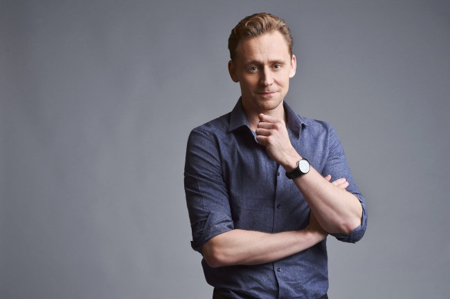 Обои картинки фото мужчины, tom hiddleston, рубашка, часы