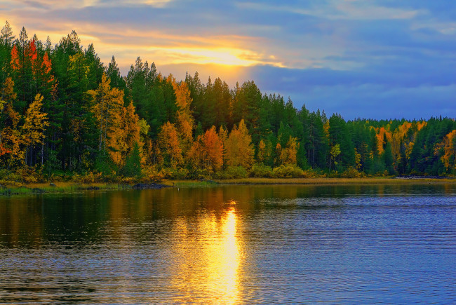 Обои картинки фото природа, реки, озера, озеро, красота, осень, краски, солнце, закат, вода, вечер