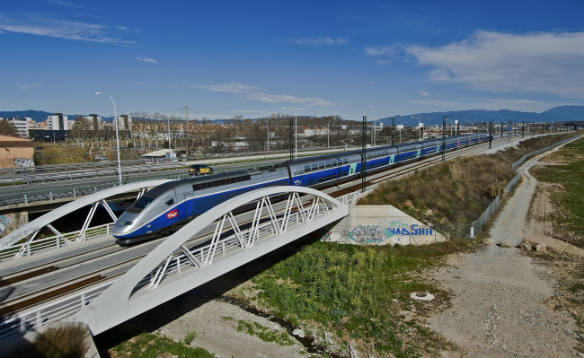 Обои картинки фото техника, поезда, поезд, скоростной, мост, рельсы, железная, дорога