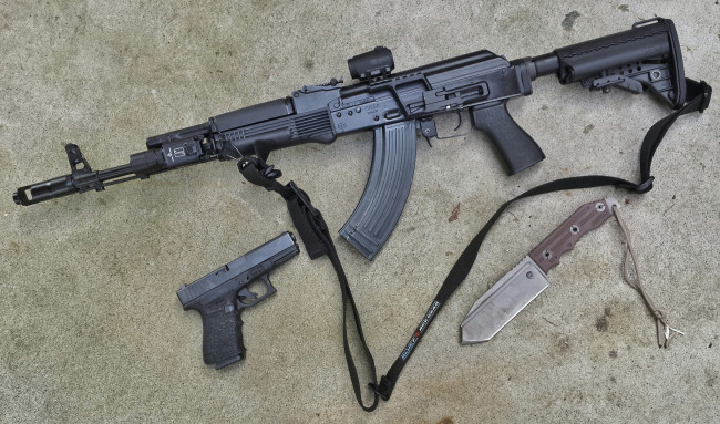 Обои картинки фото оружие, автоматы, сайга, самозарядное, ружьё, карабин, пистолет, нож