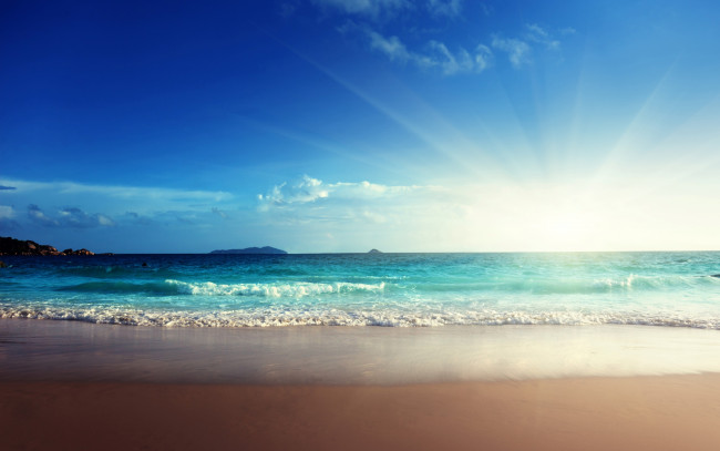 Обои картинки фото природа, моря, океаны, emerald, beach, ocean, blue, sea, море, солнце, пляж, песок, sand, sunshine