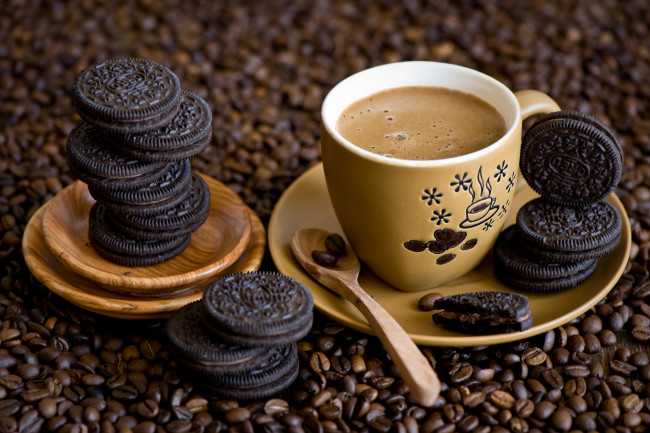 Обои картинки фото еда, кофе,  кофейные зёрна, печенье, чашка