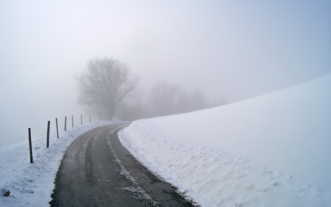 Обои картинки фото природа, дороги, туман, дорога, забор, снег