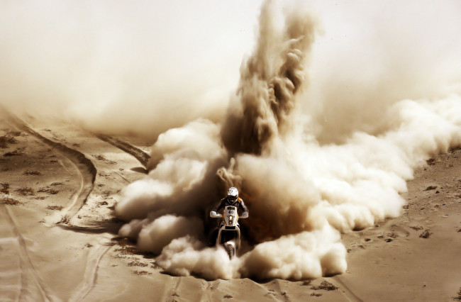 Обои картинки фото спорт, автоспорт, ралли, гонка, пустыня, мотоцикл, песок