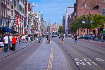 Картинка города амстердам+ нидерланды улица трамвай прохожие