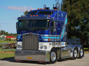 Картинка kenworth автомобили truck company грузовые автобусы сша колеса дорога скорость природа