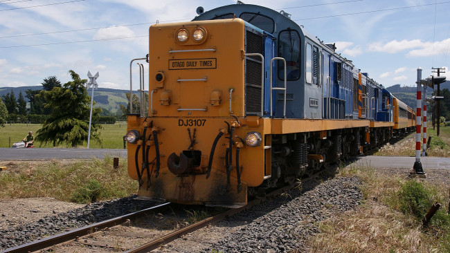 Обои картинки фото taieri gorge railway dj 3107 ex nzr locomotive, техника, поезда, железная, дорога, пассажирский, состав, вагоны, локомотив, рельсы