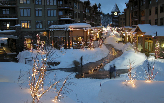 Обои картинки фото mammoth mountain, города, - огни ночного города, дома, иллюминация, снег, часы, зима, улица, здания, город, огни