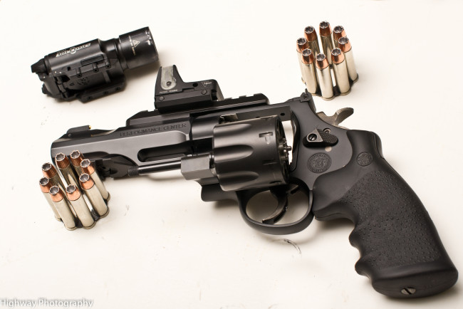 Обои картинки фото оружие, револьверы, пули, ствол