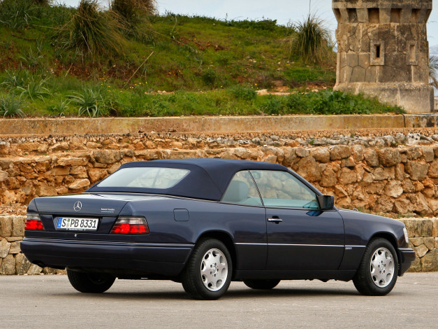 Обои картинки фото автомобили, mercedes-benz, e, 200, cabrio, a124, 1994г, темный