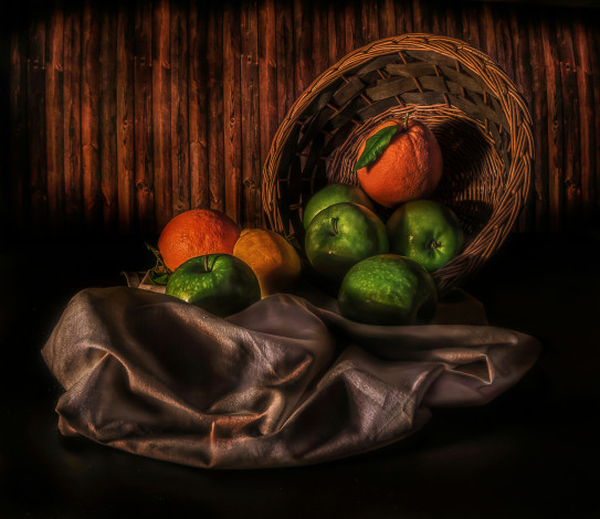 Обои картинки фото еда, натюрморт, апельсины, ткань, яблоки, лимон, корзина, fruit, basket