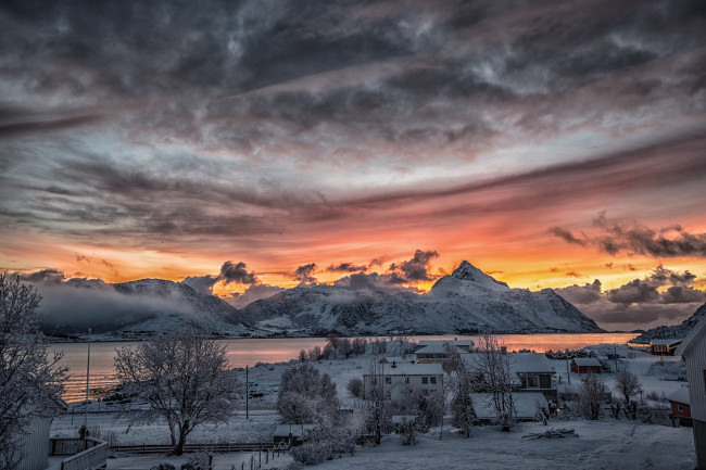Обои картинки фото природа, зима, вечер, снег, рыбацкий, поселок, норвегия
