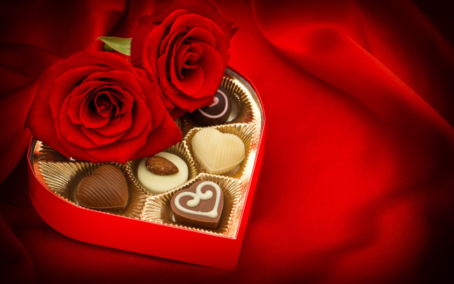 Обои картинки фото еда, конфеты,  шоколад,  сладости, шоколад, бутоны, розы, день, святого, валентина
