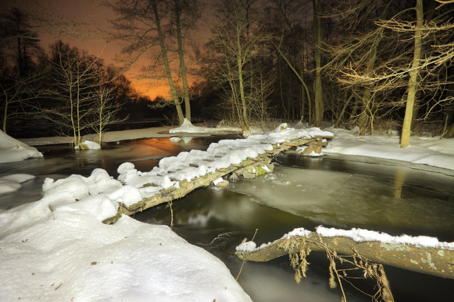 Обои картинки фото природа, реки, озера, зима, снег, мостик, река, лес, сумерки, михаил, псарёв