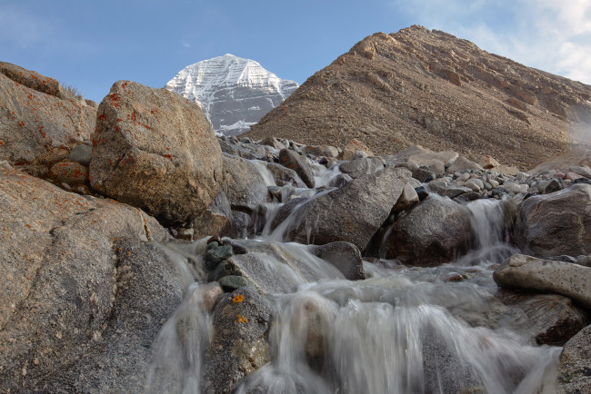 Обои картинки фото тибет,  кайлас,  воды благословения, природа, водопады, снег, кайлас, вода, ручьи, паломничество, вершина