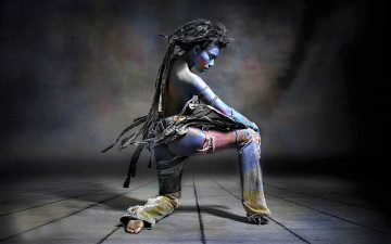 Картинка девушки -unsort+ креатив танец джинсы рванье