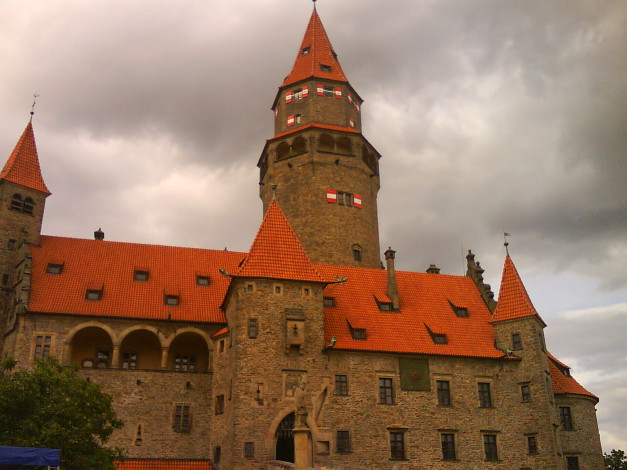 Обои картинки фото Чехия, castle, bouzov, города, дворцы, замки, крепости, красная, черепица