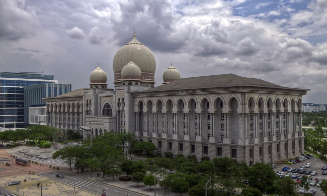 Обои картинки фото дворец, правосудия, города, куала, лумпур, малайзия, здание, купол, архитектура