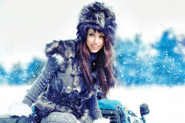 Обои картинки фото -Unsort Брюнетки Шатенки, девушки, unsort, брюнетки, шатенки, улыбка, красавица, снег, зима