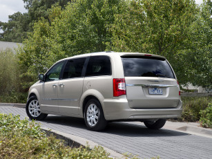 Картинка автомобили chrysler voyager grand au-spec