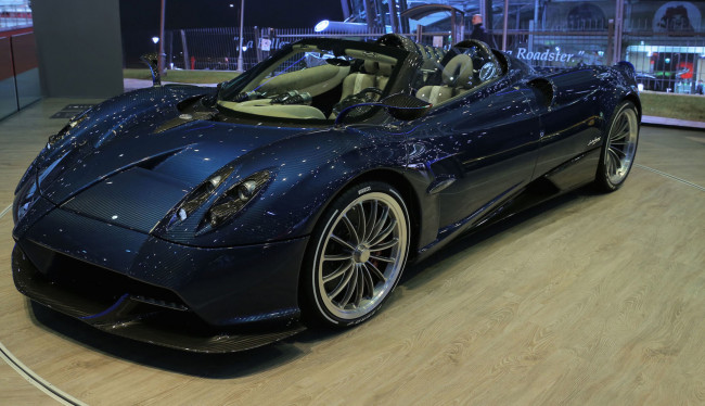 Обои картинки фото pagani huayra roadster 2017, автомобили, выставки и уличные фото, 2017, roadster, huayra, pagani