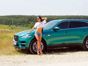 Картинка автомобили -авто+с+девушками jaguar f-pace wild cat