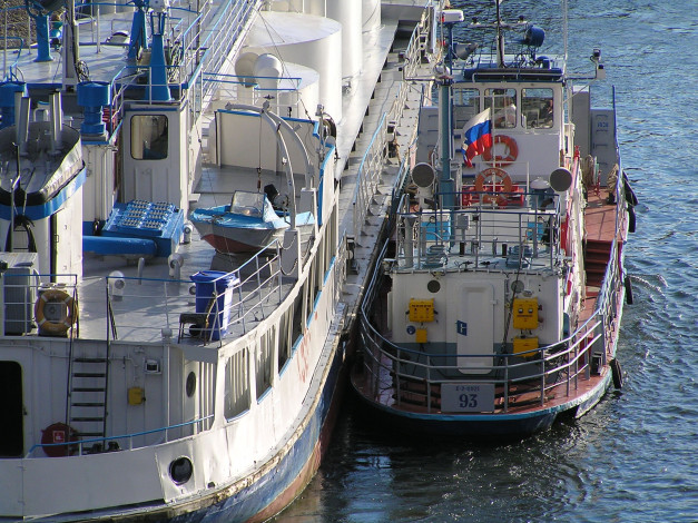 Обои картинки фото пристани, корабли, разные, вместе, флот, река