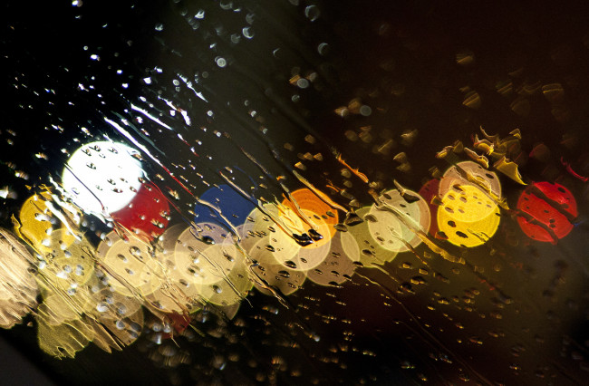 Обои картинки фото разное, капли, брызги, всплески, дождь, ливень, стекло, вода, потоки, огни
