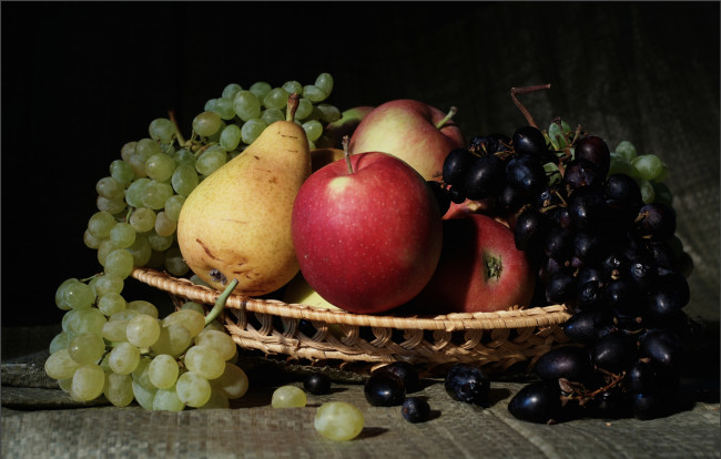 Обои картинки фото еда, фрукты,  ягоды, груши, яблоки, виноград