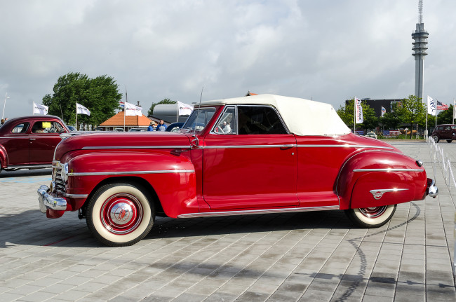 Обои картинки фото plymouth p 14 special deluxe convertible 1942, автомобили, выставки и уличные фото, история, ретро, автошоу, выставка