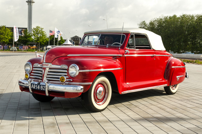 Обои картинки фото plymouth p 14 special deluxe convertible 1942, автомобили, выставки и уличные фото, история, выставка, автошоу, ретро