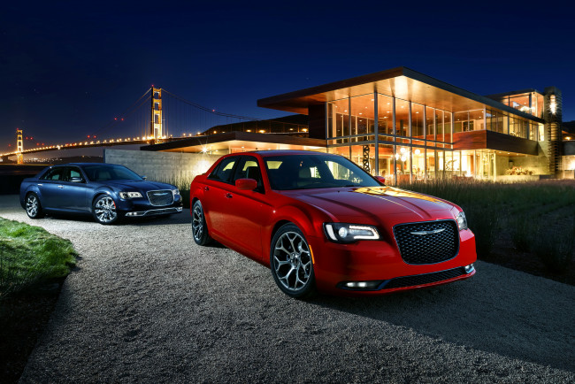 Обои картинки фото 2015 chrysler 300 c, автомобили, chrysler, бордовый, ночь, голубой, металлик, город