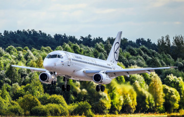 обоя sukhoi superjet-100, авиация, пассажирские самолёты, авиалайнер