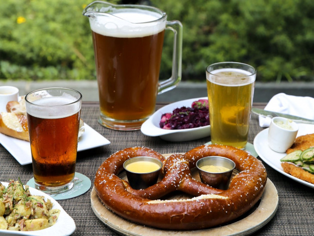 Обои картинки фото еда, напитки,  пиво, ассорти, пиво, бокалы