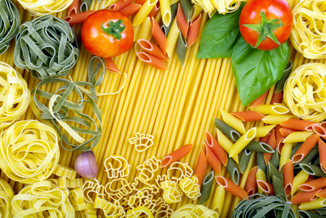Обои картинки фото еда, макаронные блюда, макароны, ассорти, паста, томаты, помидоры