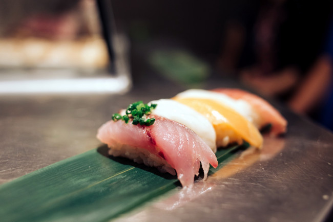 Обои картинки фото еда, рыба,  морепродукты,  суши,  роллы, японская, кухня, ассорти