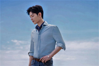 обоя мужчины, xiao zhan, рубашка, джинсы, небо