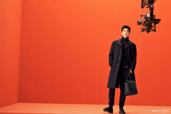 обоя мужчины, xiao zhan, актер, пальто, сумка, камера