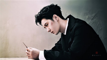 Картинка мужчины wang+yi+bo актер пиджак стол