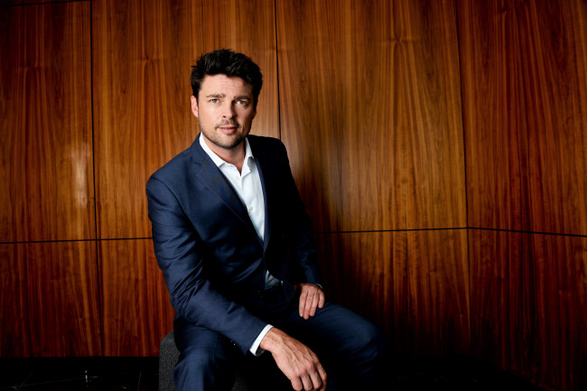 Обои картинки фото karl urban, мужчины, актер, костюм