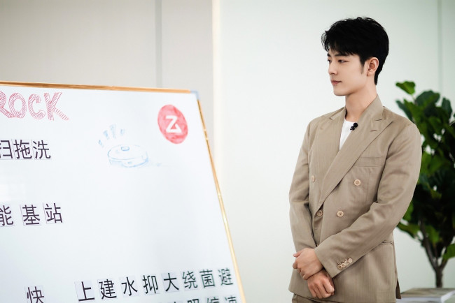 Обои картинки фото мужчины, xiao zhan, актер, пиджак, доска