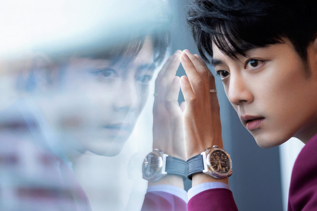 Обои картинки фото мужчины, xiao zhan, актер, пиджак, лицо, часы, окно, стекло
