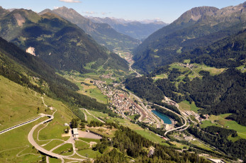 Картинка города пейзажи высота лес небо дома деревня водоем пруд озеро дорога горы швейцария