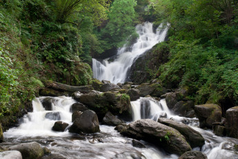 Картинка природа водопады пейзаж деревья камни водопад