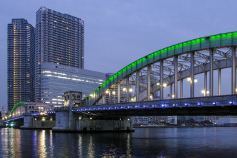 Картинка города токио+ Япония залив фонари освещение огни мост зеленая подсветка здания вечер небо мегаполис
