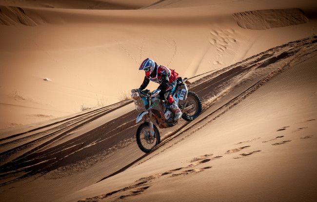 Обои картинки фото спорт, мотокросс, гонка, мотоцикл, пустыня