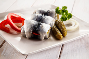 Картинка еда рыбные+блюда +с+морепродуктами селедка огурчики перец лук закуска
