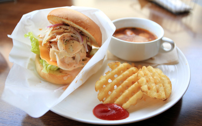 Обои картинки фото еда, бутерброды,  гамбургеры,  канапе, лук, булочка, соус, сыр